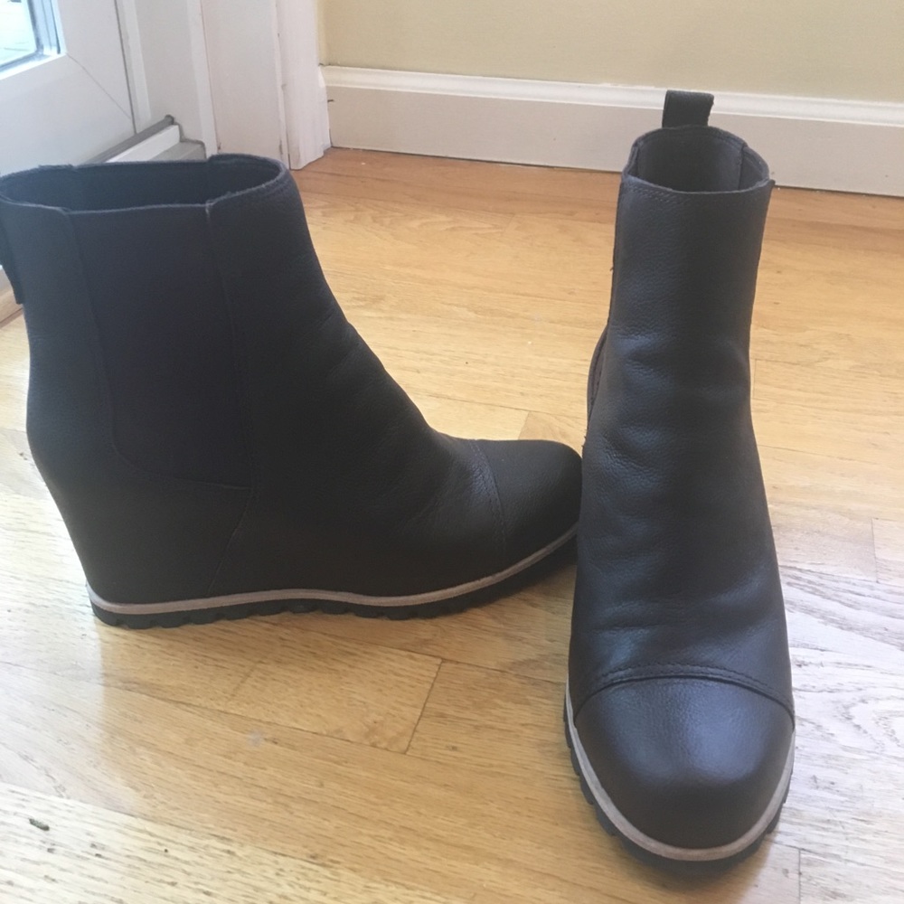 Ugg Pax wedge bootie